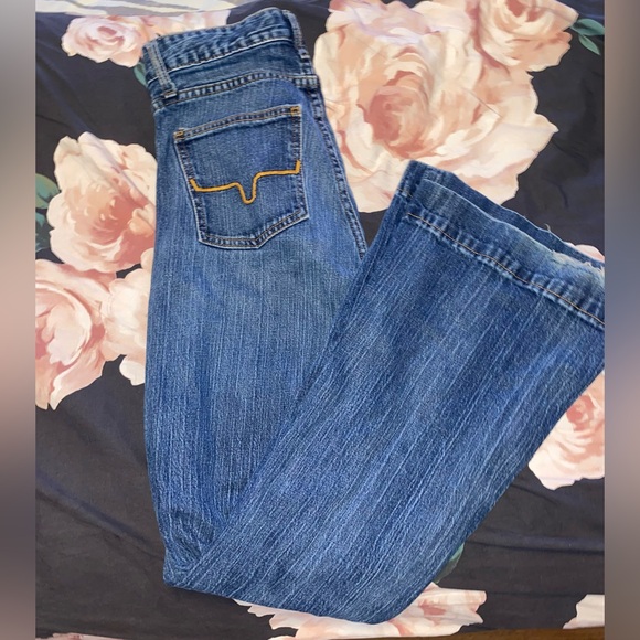 ❌SOLD❌ Kimes Ranch Jennifer Dark Wash High Waisted Flare Jeans - Picture 3 of 7